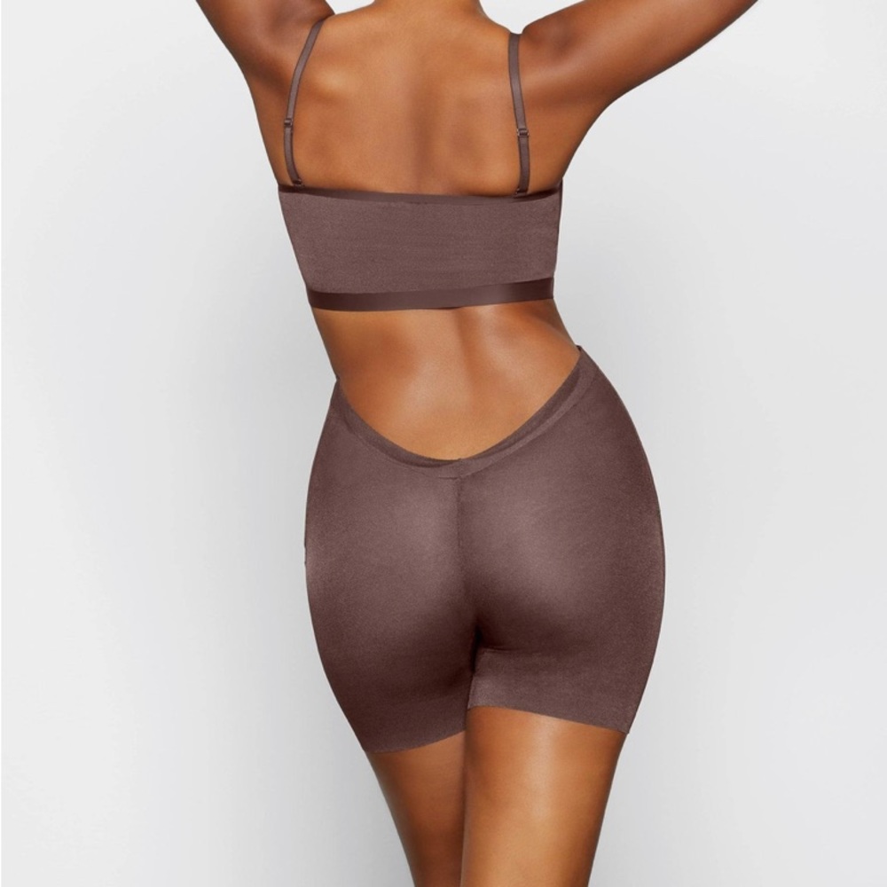 SKIMS Sheer Sculpt Low Back Short - Jasper color